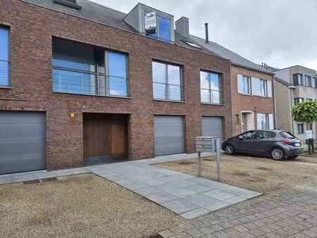 zeer mooi en comfortabel appartement gelegen op tweede verdi