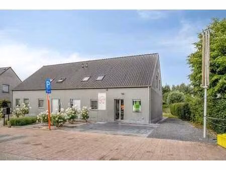 opbrengsteigendom met handelsruimte en appartement met ee...