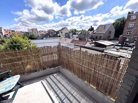 peb c - terrasse à l'arrière