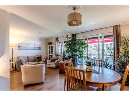 appartement traversant 77 m², 2 chambres, vue parc & jura, anne