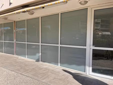 location commerce 42 m² à fréjus (83600)