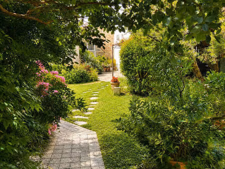 demeure bourgeoise de caractère de 295 m² avec jardin arboré et double