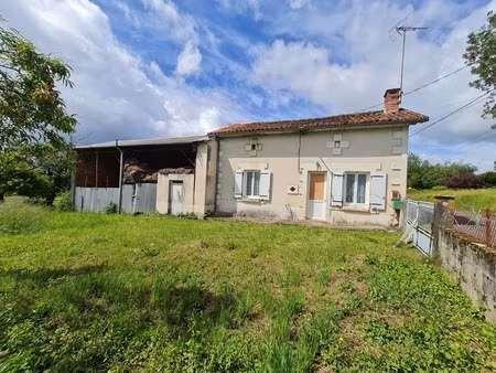 projet de rénovation avec énormément de potentiel au cœur du charmant village de nieuil, c