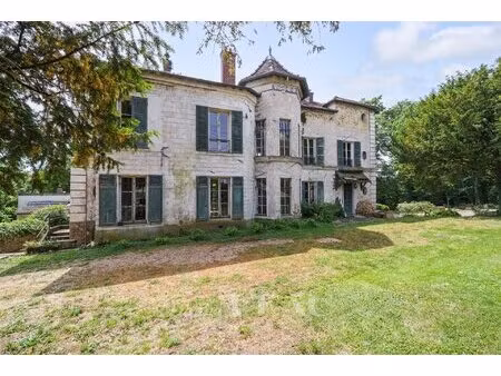 jouy-en-josas - propriété de caractère sur un parc de 8 052 m²