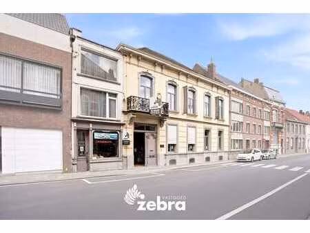 uitzonderlijke eigendom op een ruim perceel met uitweg in...