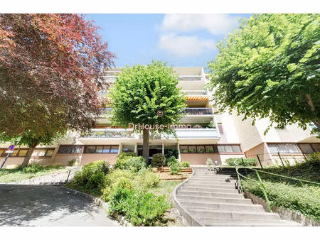 bel appartement familial traversant sur 2 niveaux le parc du belloy au mesnil-le-roi