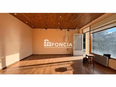 exclusivité foncia, local climatisé de 30 m2, parking