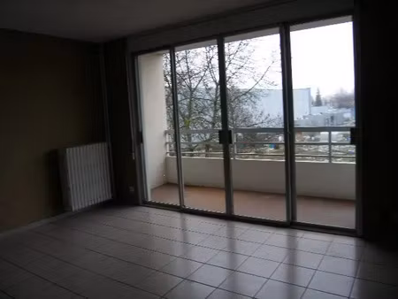 location appartement 4 pièces 78 m² à bourgoin-jallieu (38300)