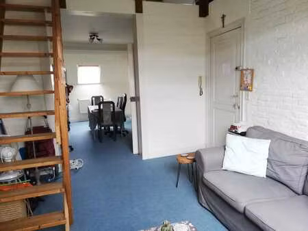 lumineux appartement au 3e étage d'une maison à etterbeek.