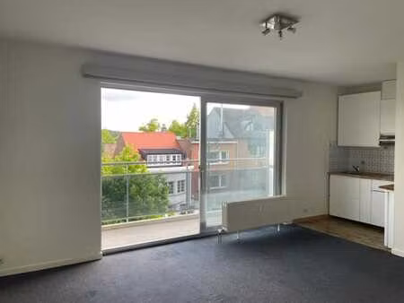 studio avec terrasse, vue dégagée, uccle