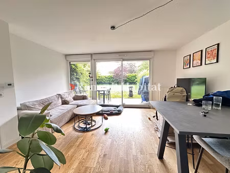 t2 avec terrasse et parking