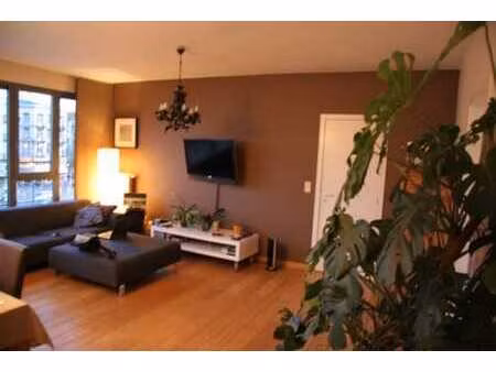 joli appartement 2 chambres le long du canal très lumineux