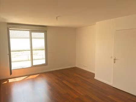 appartement t3, terrasse, tram t9 pied d’immeuble