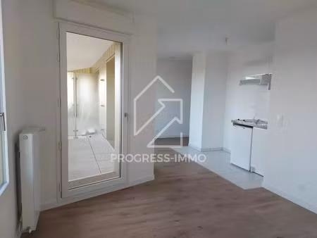 st cyr studio de 29,16 m2 avec balcon et parking
