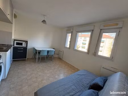 studio meublé et rénové de 20 m² avec salle de bain