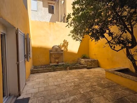 grand appartement 2 pièces 53 m² centre ville aix en provence avec cour intérieure privati