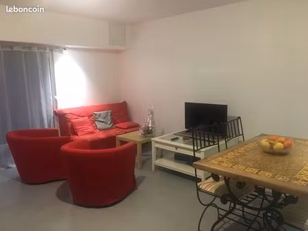 grand t2 récent-rue calme pouvourville-cour-jardin-parking 950 toutes charges comprises(lo