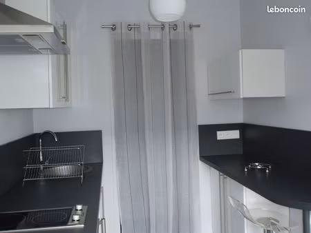 loue t2 idéalement situé à coté des facultés