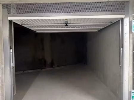 garage fermé avec rangement . résidence neuve sécurisée – carnolès – 200 cc