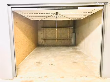 à louer : grand box / garage fermé et sécurisé par caméras à blagnac