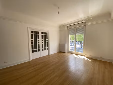 location bureau 83 m² à lorient (56100)