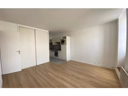 location appartement, 38.15 m² t-2 à la rochelle, 736 €