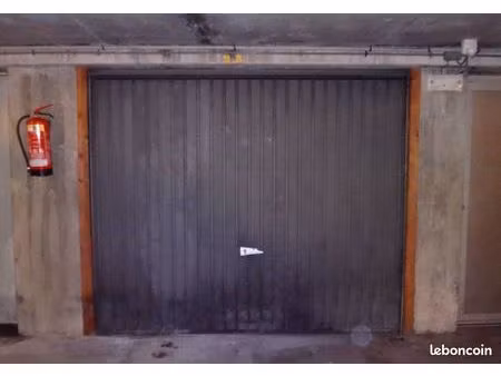 garage pour voiture , moto ou stockage