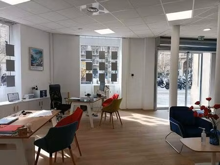 location bureaux 184 m² à 383 m²