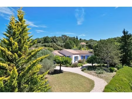villa avec piscine, jardin arboré et vue exceptionnelle à 12 km d'uzès