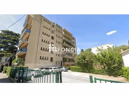 exclusivité foncia, spacieux 2 pièces donnant sur grand balcon avec vue dégagée, parking e