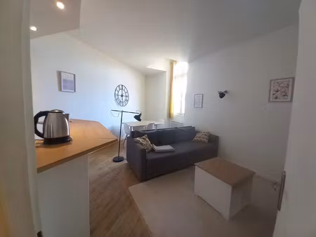 t2 meublé d'environ 39 m² - à proximité de la place camille jullian