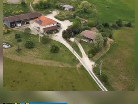 propriété de caractère avec 2 maisons, vue dominante exceptionnelle et 4 ha – gers (32)