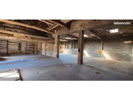 dépôt /stockage ou garage 220 m2