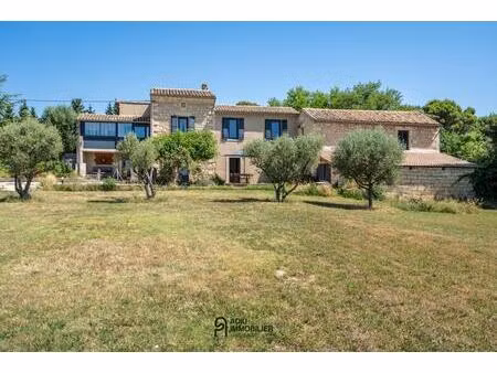 mas en pierre rénové avec dépendances, piscine et garage à uzès