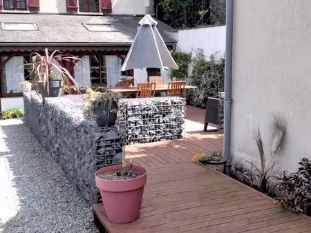 maison de ville et annexe salon de massage