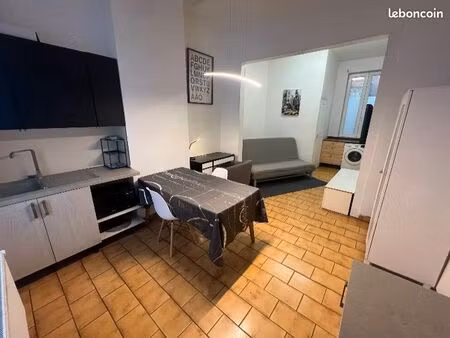 grand studio refait à neuf
