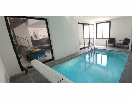 incroyable maison de 200 m² avec piscine interieure