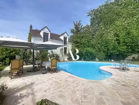 maison de caractère rénovée de 146 m2 avec piscine chauffée,