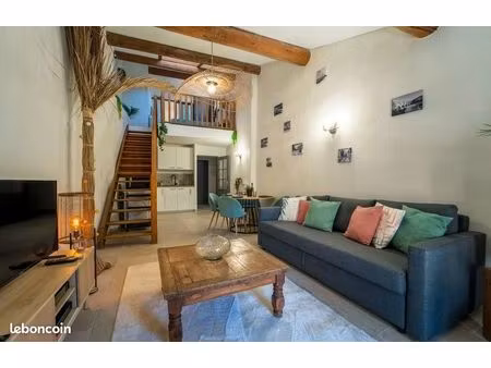 a louer t2 duplex meublé place aux herbes