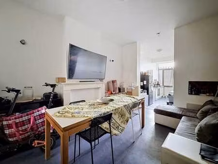 barrière de saint gilles/ appartement 2 chambres.