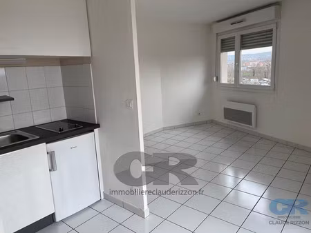 bel appartement t2 avec box en sous-sol
