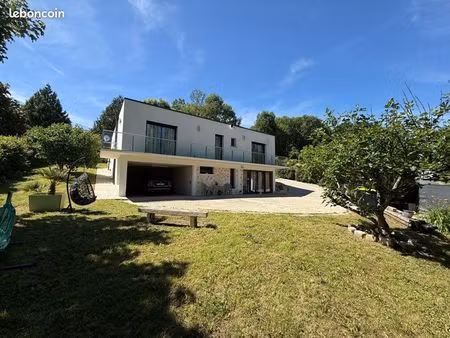 maison de plain-pied 160m2 + dépendance 50m2