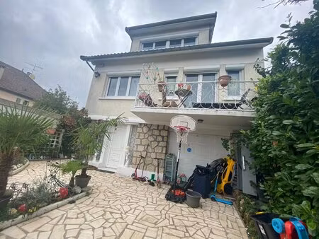 maison familiale spacieuse de 6 pièces et 5 chambres