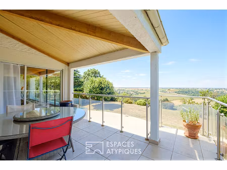maison d'architecte avec vue panoramique aux portes de la ville