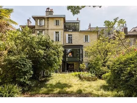 hôtel particulier - meublé - 5 chambres - 1 bureau - jardin - saint-seurin