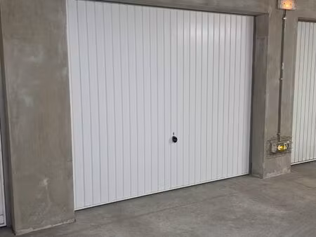 garage box fermé et sécurisé (2012) – strasbourg koenigshoffen