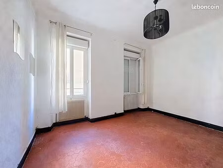 studio 1 pièce 31 m²