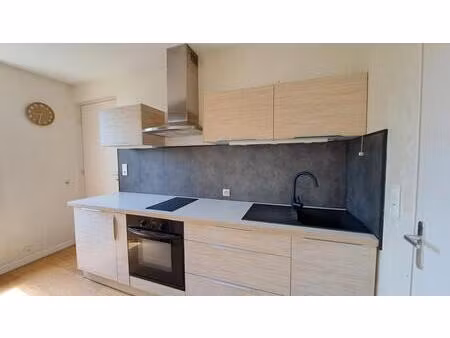 à louer – appartement t2 avec stationnement à olivet