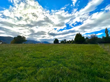 terrain constructible de 1 700 m² à foix. un cadre de vie à imaginer selon vos envies