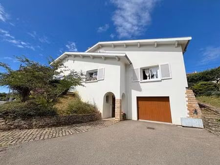 maison 8 pièce(s) 136 m2